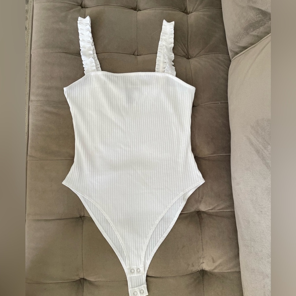 Forever 21 Withe Ribbed bodysuit - Picture 3 of 5